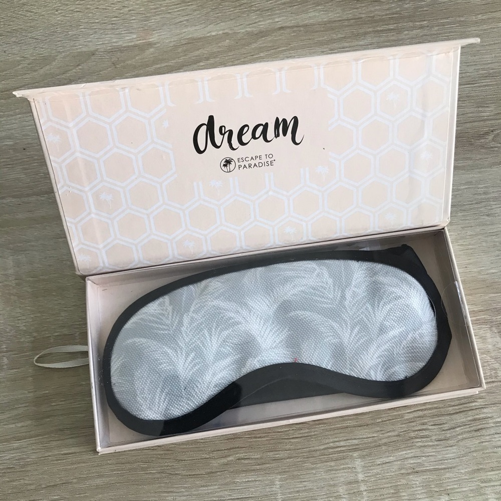 Beach’y Eye Mask 🍃